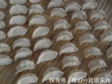 饺子馅如此做，鲜嫩多汁吃一口就上瘾，味道简直太香了