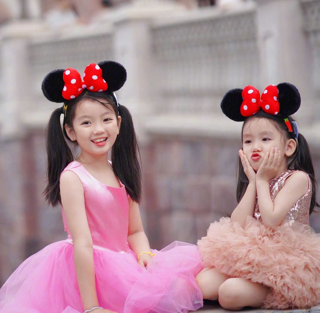 妹妹|9歲阿拉蕾帶妹妹出道，甘當陪襯不敢搶鏡頭，穿舊衣服更讓人心疼