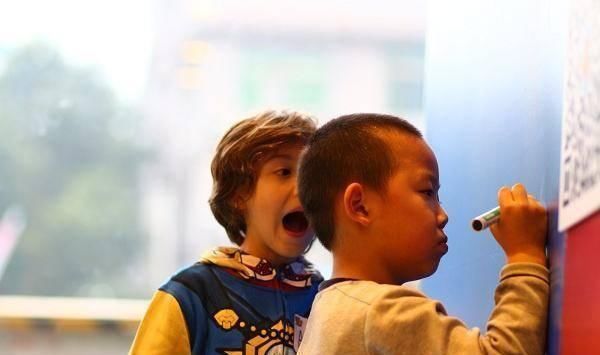 学霸|从小有这几个特质的孩子,天生是学霸,对照你家孩子看看