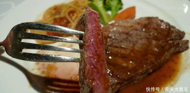 牛排|一样是吃牛排,外国人为什么一块就能吃饱,中国人吃两份也不饱?