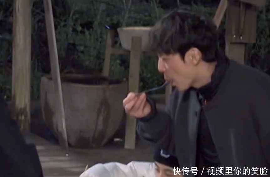 牛排 不怕得病?何炅张子枫吃被狗咬过的牛肉,张艺兴的加工方式引热议