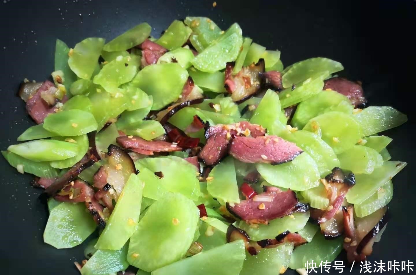 美味|入冬后，白菜萝卜靠边站，最该吃的蔬菜是它，爽脆好吃营养足！