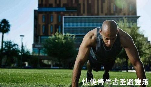 男人|男人做俯卧撑,多少才算标准,经常做俯卧撑,能带来什么好处