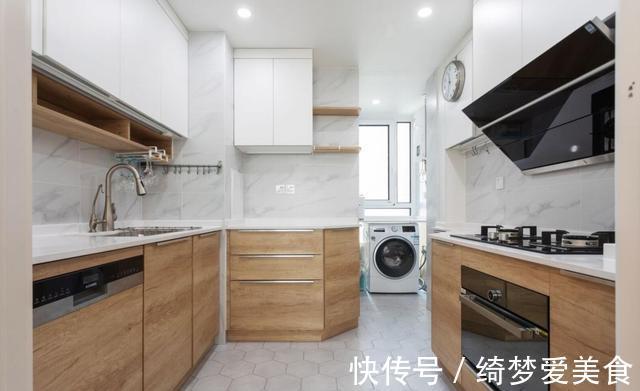 餐边柜|客厅不要沙发,墙面不做造型,越简单的装修,反而越清爽实用