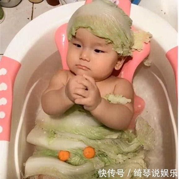 宝妈|宝妈出门办事,让宝爸给一岁宝宝洗澡,宝妈回家看到后笑哭了