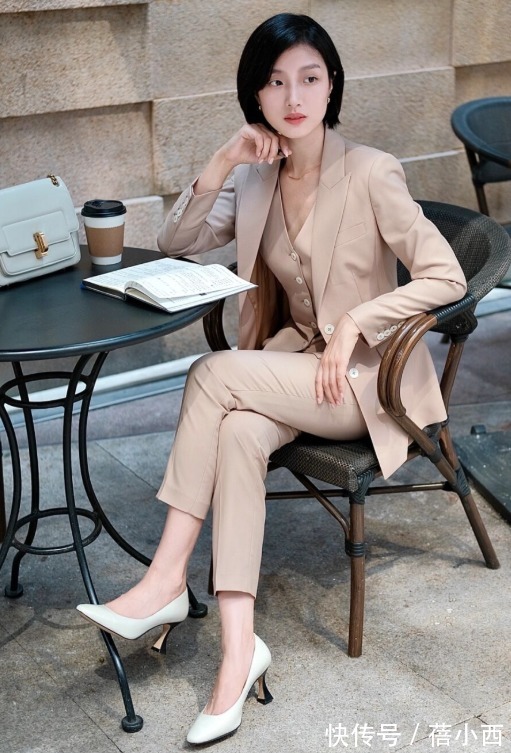 氛围感|早秋想穿出时髦氛围感？来跟着这位博主学，打造高级感并不难！