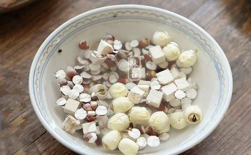 秋天进补，有条件要多喝这“四神汤”，全家都合适，胃口好吃饭香