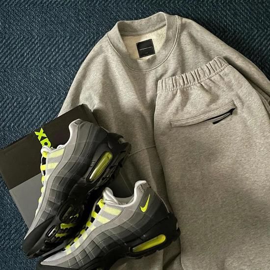 今夏令人上瘾的“校服”套装