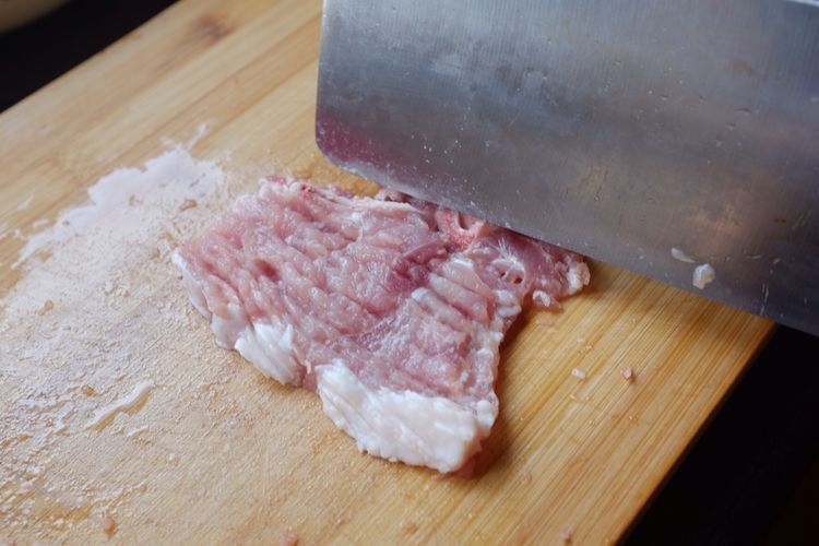 猪大排这样做嫩而不柴，酱香味浓郁，百吃不厌