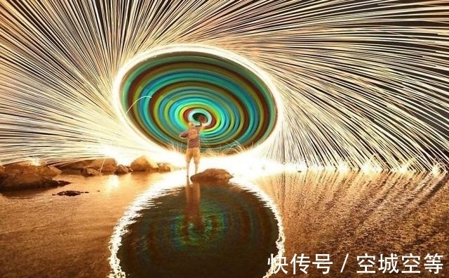 高尔夫球场#30张“活久未见”的照片:被闪电击中的木头,好像一副国画