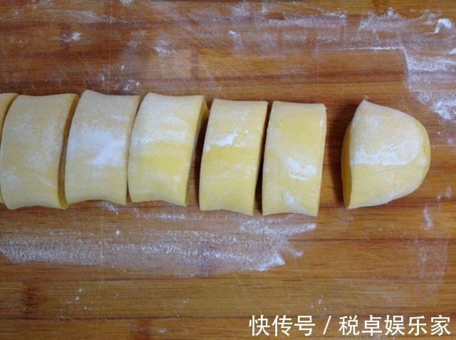 面食|发面直接加酵母粉和白糖是大错,教你一小妙招,发面只需10分钟