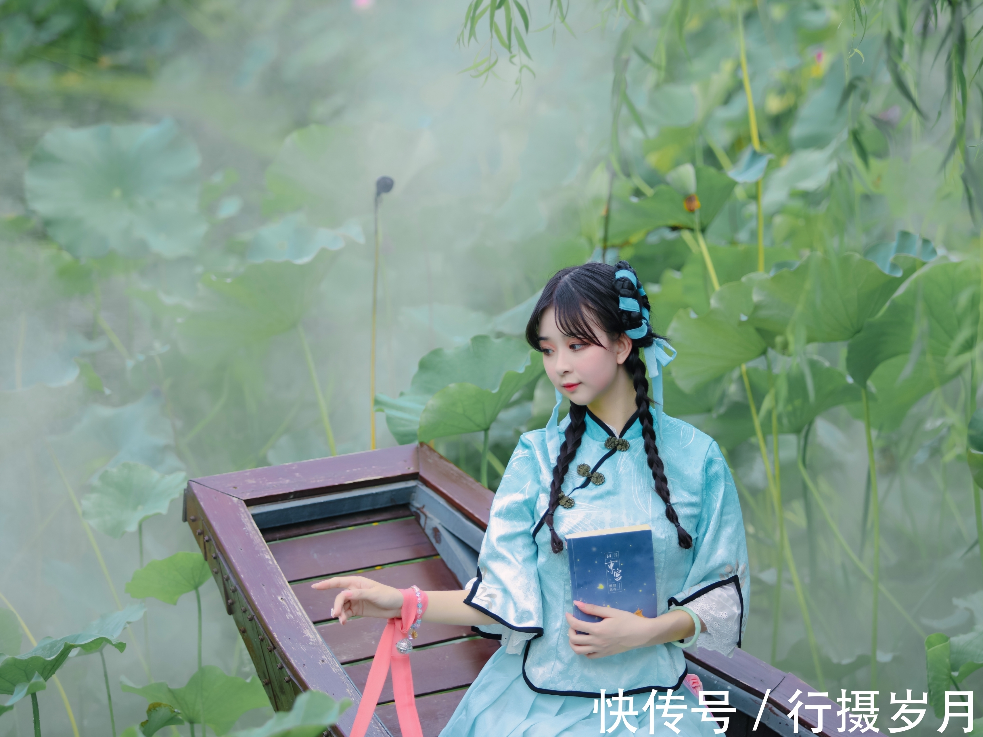 静好$我,就依着这片静好,翻阅着一本莲意楚楚的书