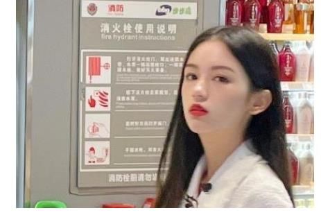 周也|中餐厅5路透，5人外出采购，黄晓明走前面，姚安娜被孤立