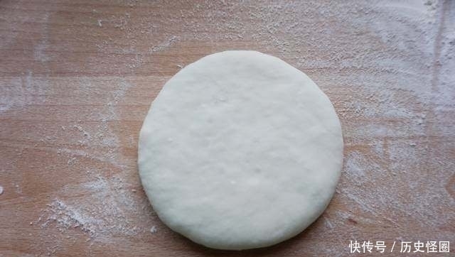 馅饼|家常菜:韭菜鸡蛋馅饼每一口都有鲜嫩劲儿