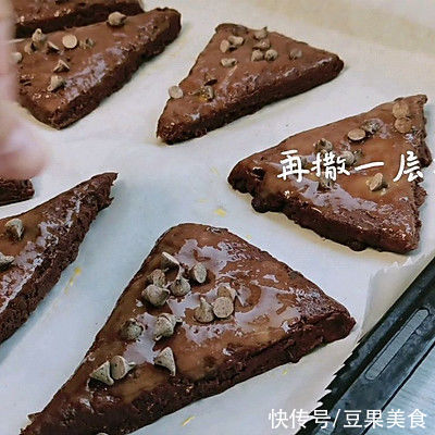 这道超浓郁的巧克力司康，一上桌就被哄抢一空