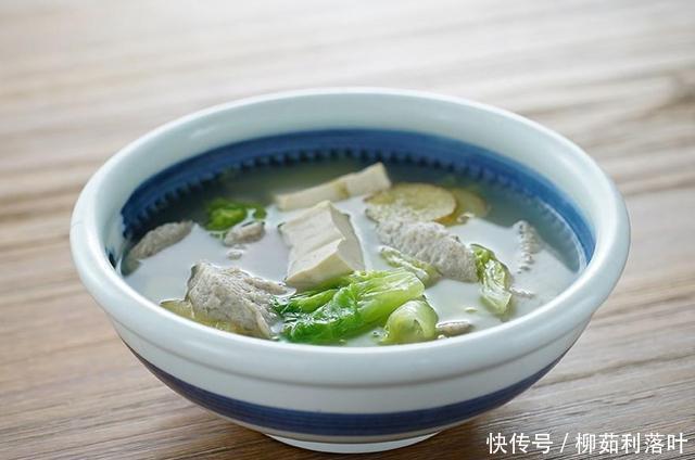 经典|晒晒我家的晚餐,经典三菜一汤,网友拒绝精致穷,不剩菜不浪费