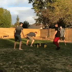 |搞笑GIF:今天周六 带女朋友去海边看看海