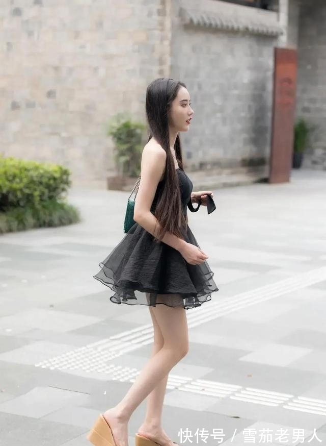 街拍|街拍:短裙穿搭的小姐姐们