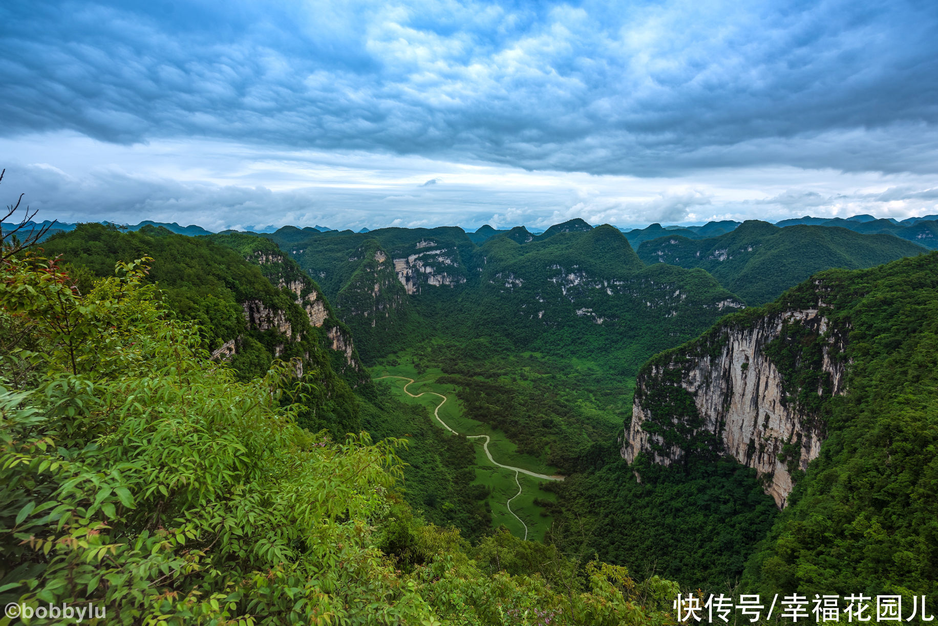 栈道|旅游的“坑”避之不及，但黔南有个坑非但不避，游客还蜂拥而至