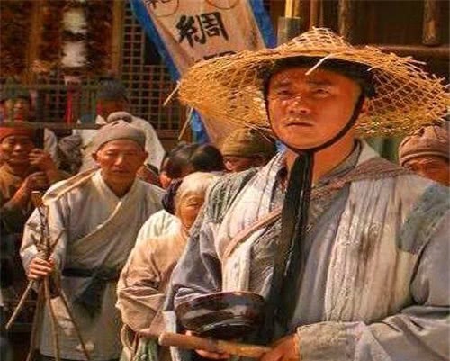 朱元璋|朱元璋饿晕在路边,大娘送上一碗热汤,他登基后是怎样报答大娘的