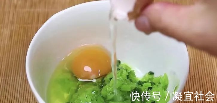 偏食|别做蒸蛋给宝宝吃了!跟我做,孩子更爱吃,软糯好消化,辅食首选