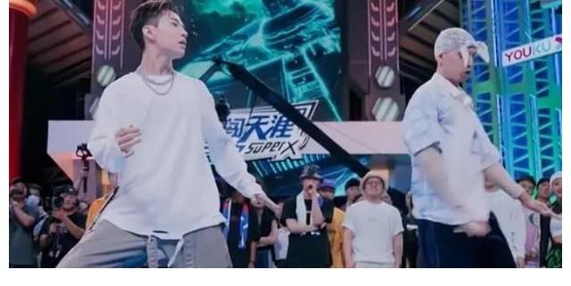 b綜藝《這就是街舞》，裁判標(biāo)準(zhǔn)是不固定的，有喜歡看炸點(diǎn)的