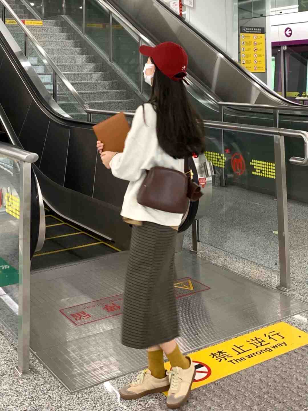 博主 肚子有肉的小仙女别怕!跟着博主这样搭,脱去遮肉外套也不露怯