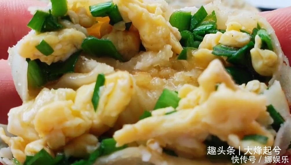 懒人韭菜饼,不揉面不擀面,皮薄馅足,十几分钟就搞定,比吃肉香