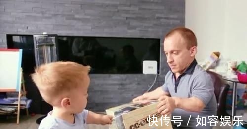 夫妻|侏儒夫妻生下二宝,这段爱情童话证明:世界没有矮人这一说法