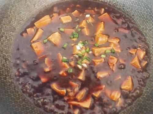 五香粉|麻辣豆腐，做法简单还方便，炒一炒就出锅，香辣爽滑太下饭