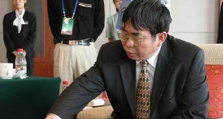 红军长征|患癌前的聂卫平有多放纵？烟酒成瘾，连吃13只螃蟹，喝百万茅台