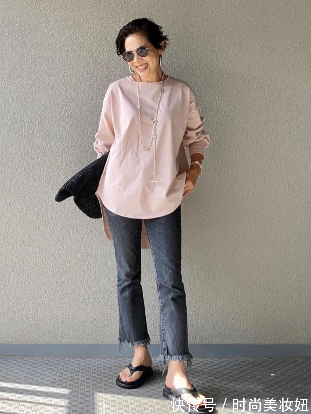 姐姐|这位58岁的“姐姐”太会穿了,身高仅1米53,凭穿搭美得优雅