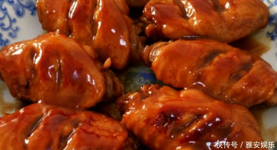 一道百吃不厌的美食,口感嫩滑,色泽艳丽,是孩子们的最爱