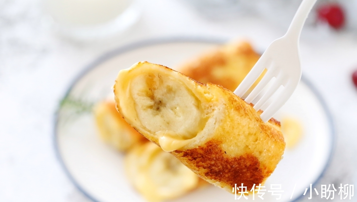 辛墨墨|剩吐司别丢掉,做成快手营养早餐,五分钟就上桌,咬一口还爆浆!