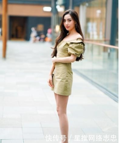 搭配|一字肩连衣裙搭配白色运动鞋,清新自然,气质感满满