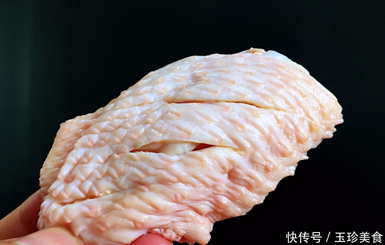 教你鸡翅的特别做法,把水换成它,烧出来的鸡肉香味更浓