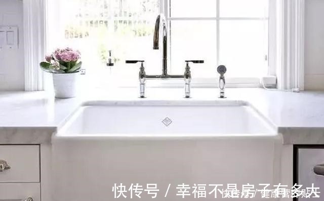 看上去很美|每次洗碗弄的到处都是水！听完内行人的建议，才知是厨房水槽的过！