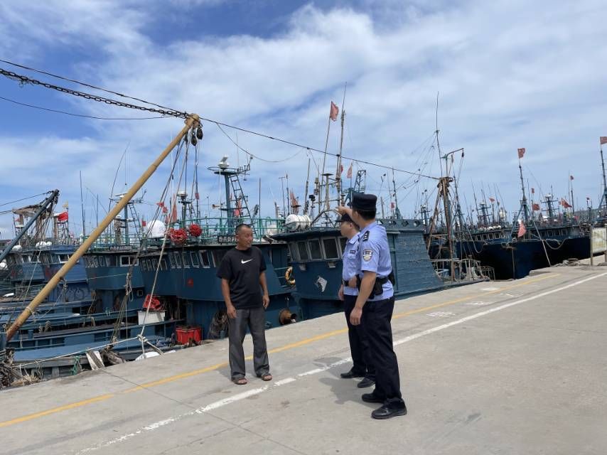 警察|“烟花”逼近！渔船进港、游客疏散，青岛海岸警察全力以赴保平安