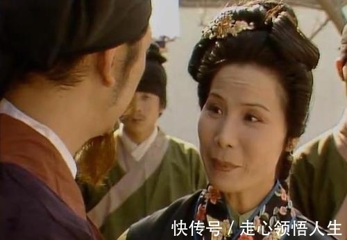 晴雯#怡红院的玛瑙碗随便摔,中秋宴上的一个茶杯,为啥让人找了半夜?