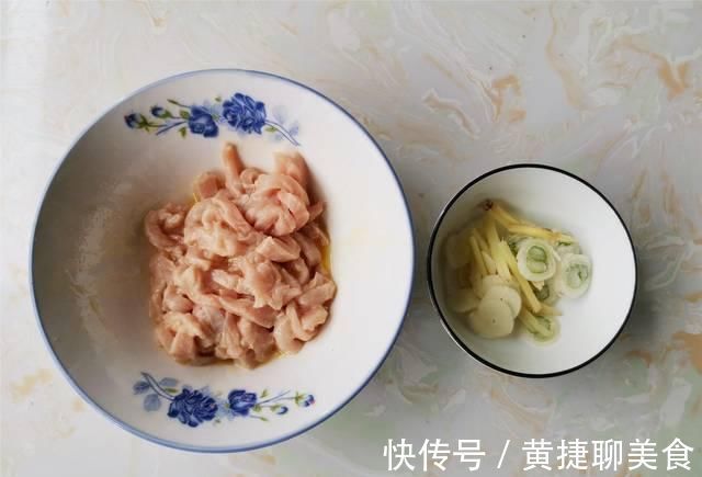 芹菜|炒芹菜，芹菜别直接下锅炒，多做这一步，颜色翠绿入味，肉丝香嫩