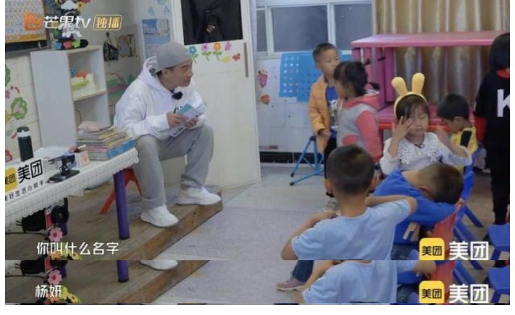 陈小春体验乡村教师，被点名逼疯，没一个名字都没念对，小朋友都看不下去出来纠正了