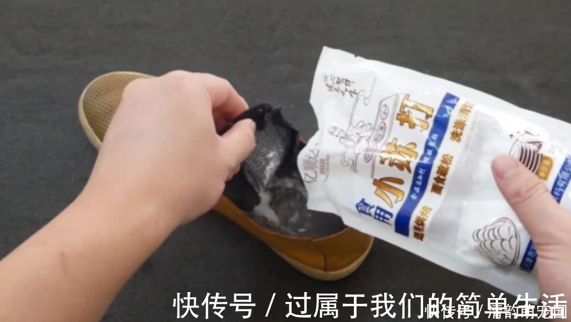 小苏打|鞋子实在太臭了！教你绝招，鞋臭味立马消失，鞋子臭的赶紧快试试