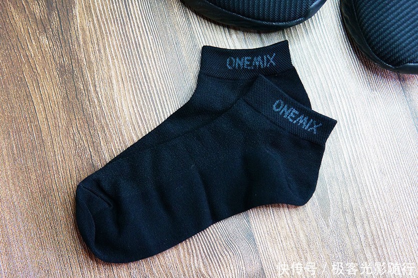 鹅卵石|不怕脏，不怕水，还很轻！OneMix小黑鞋评测