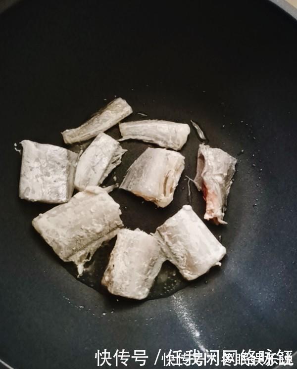 鱼肉|无论解冻什么鱼,不要直接用水泡,教你1方法,吃着跟活鱼一样鲜!