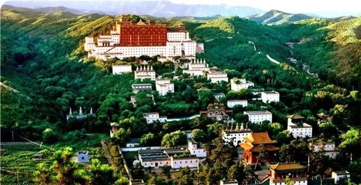 历史总是以一种令人印象深刻的面貌被我们记住