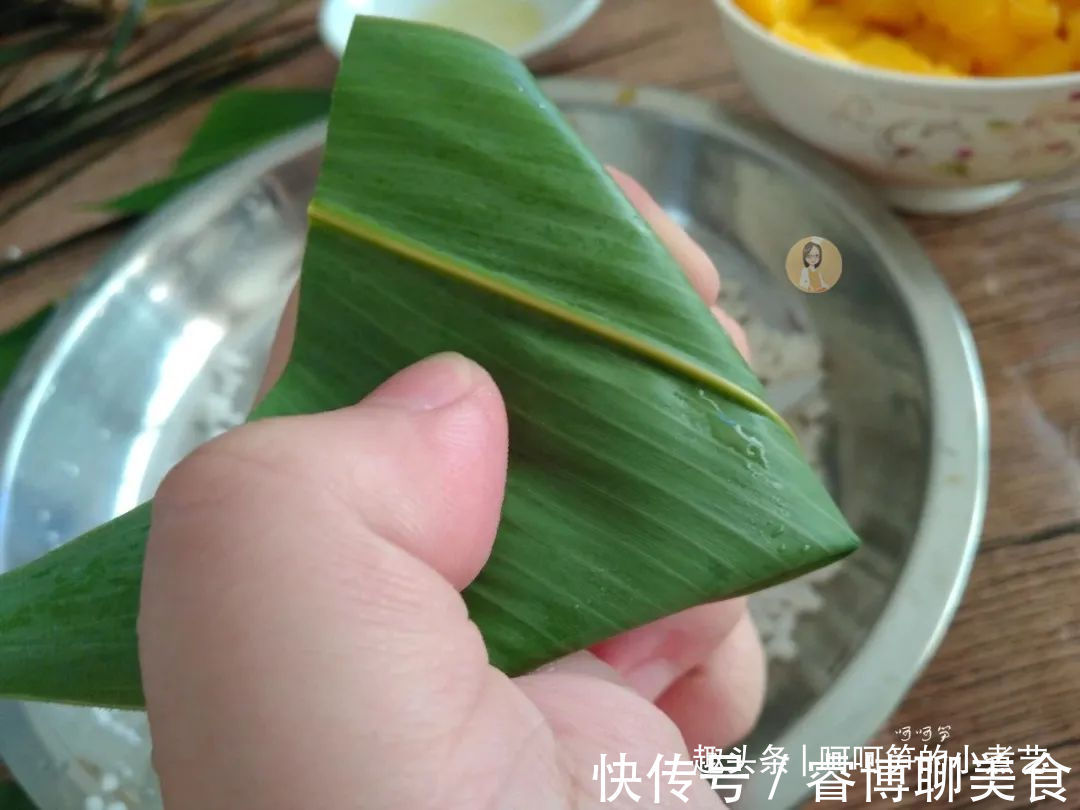 香菇|端午节将至,教你做鲜香味美的咸蛋黄肉粽,软糯诱人,吃了还想吃