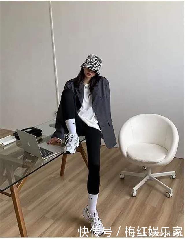 最近火了一种新穿法,“鲨鱼裤+老爹鞋”,显瘦显高!明星都上头