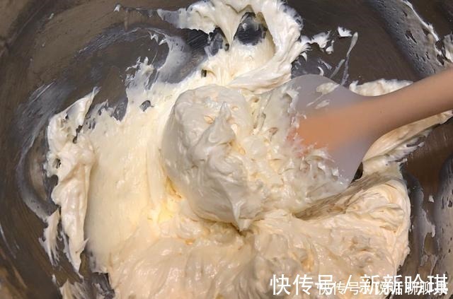 家有烤箱,试试这蛋糕做法,松软香甜,比例特好记,新手一学就会