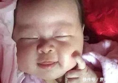 宝宝|“放飞自我式”睡姿火了,妈妈掀开宝宝被子后笑喷嫦娥奔月