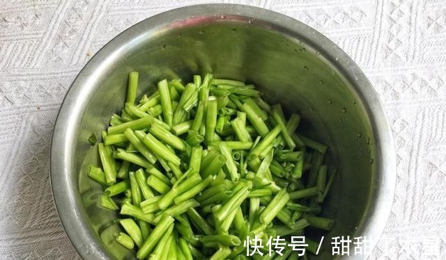 家常小炒空心菜，学会这些技巧，味道比饭店还好吃！